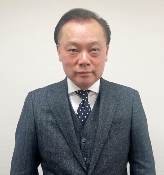T･ホールディングス株式会社　代表取締役　青山　智徳
