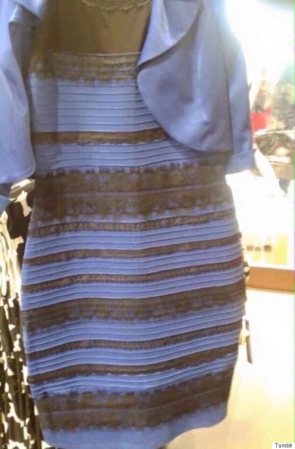 青と黒？白と金？　ネットで話題のドレス